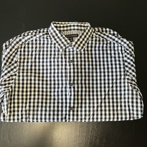 Banana Republic Size Medium (15-15 1/2 Neck) Men’s Dress Shirt